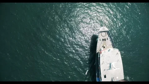 Aerial Top Down View of Industrial Fishing Vessel Navigating Deep Blue Sea 스톡 동영상 332790437