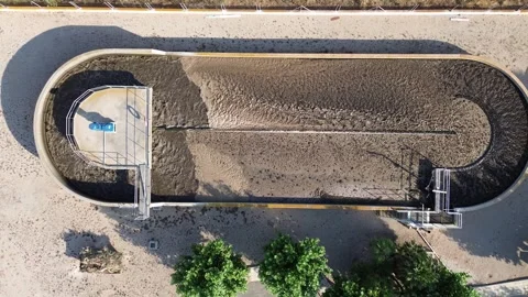 Aerial top down view of industrial wastewater treatment plant basin Vídeos de archivo 336392382