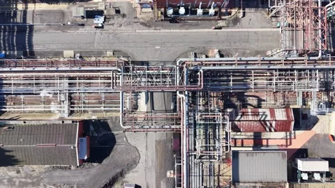 Aerial top down view of industrial oil refinery plant Video stock 336875494