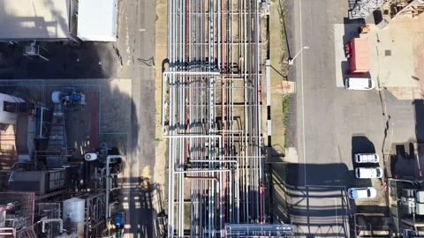 Aerial top down view of industrial refinery pipelines Video stock 336875753