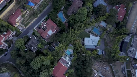 Aerial top down view of luxurious houses in Los Angeles. Vidéo 165131731