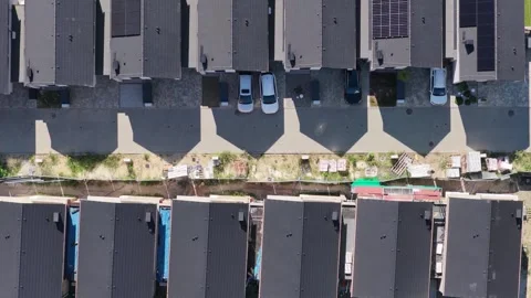 Aerial top down view of modern townhouses with solar panels Vidéo 348215736