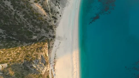 Aerial top-down view of Myrtos beach, the most beautiful beach of Kefalonia 스톡 동영상 107932675