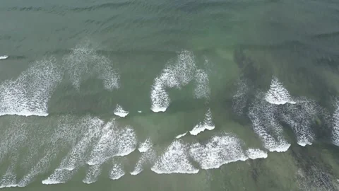 Aerial Top Down View of Ocean Waves and Shallow Water, São Paulo Coast Brazil Stockbeeldmateriaal 334614244