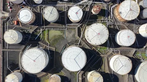 Aerial top down view of oil refinery storage tanks Stock-Footage 340512596