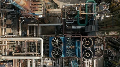Aerial top down view over oil refinery or chemical factory Stock-Footage 120568428