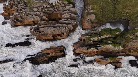 Aerial top-down view of powerful ocean waves crashing against Pancake Rocks 動画素材 332728375