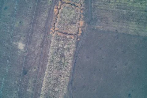 Aerial top down view of rectangular military stronghold with trenches in tree Foto stock