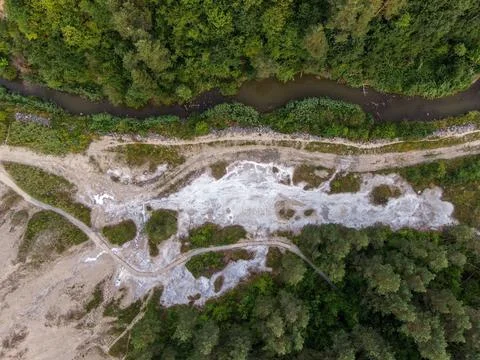Aerial top-down view of a river crossing the mountain range with inconsistent re Stock Photos