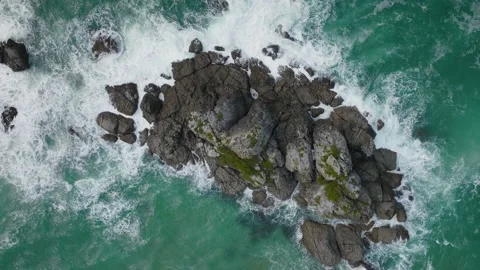 Aerial: top down view of Rocky island Stock-Footage 189581901