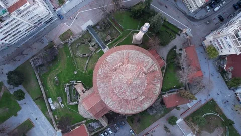 Aerial top down view of rotunda of galerius in thessaloniki Stockbeeldmateriaal 332685604
