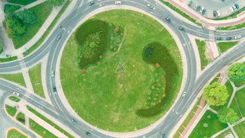 Aerial top-down view of a roundabout or traffic circle. Vilnius, Lithuania, 스톡 동영상 282401309