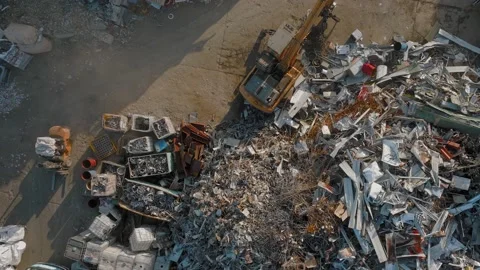 Aerial top down view of a scrap metal yard Vídeos de archivo 177784584