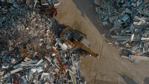 Aerial top down view of a scrap metal yard Vídeos de archivo 177784599