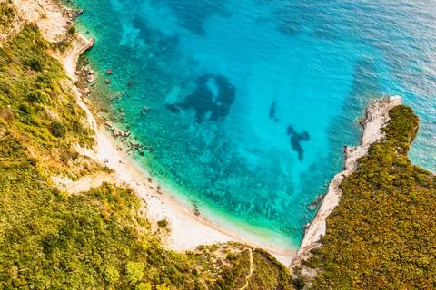 Aerial top down view secluded non commercialized Filikuri rocky beach.Clear.. Foto stock