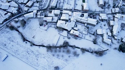 Aerial Top Down View of a Snowy Village in Winter The Concept of Rural Life Vídeos de archivo 327814562