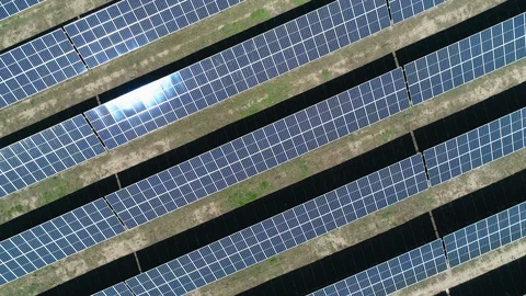 Aerial top down view of solar power station field at sunny day. Aerial Top View 库存影片 129970774