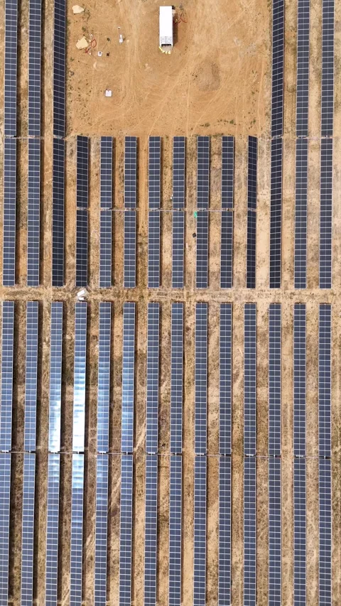 Aerial top down view of solar farm panel installation 스톡 동영상 336722237