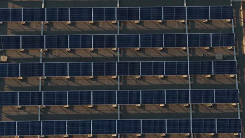Aerial top down view of solar panels power station Vidéo 347808251