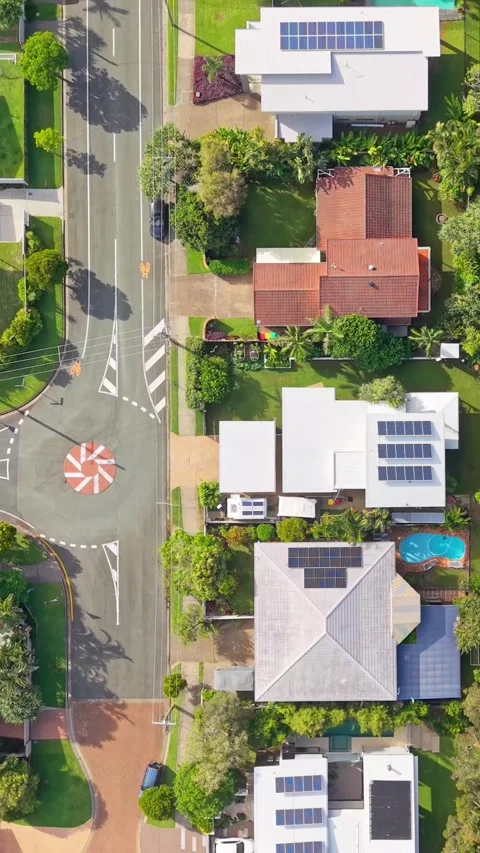 Aerial top-down view of Sunshine Coast suburb bordering coastal bushland re.. Stock Footage 334785017