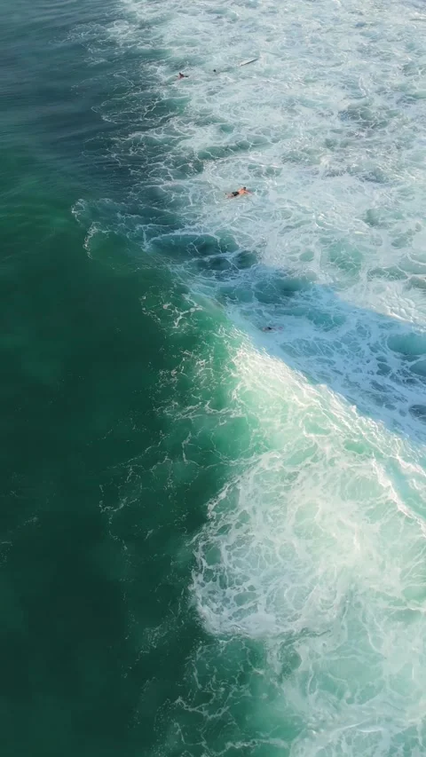 Aerial Top-Down View of Surfers in Ocean Whitewater, Bali 库存影片 339784480