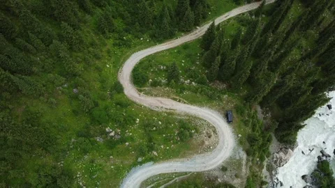 Aerial Top Down View of SUV Parked on S-Curve Mountain Road Video stock 332010379