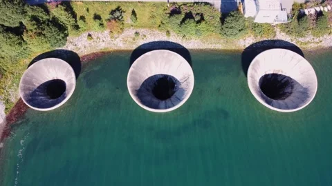 Aerial Top-Down View of Three Bell-Mouth Spillways at Resia Lake Dam, Italy Vídeo Stock 333181772