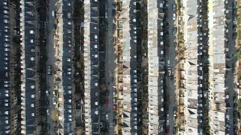 Aerial top-down view of tightly packed terraced houses in a residential Stock Footage 343538547