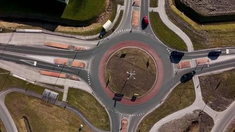 Aerial top down view of traffic on a roundabout 動画素材 331189092
