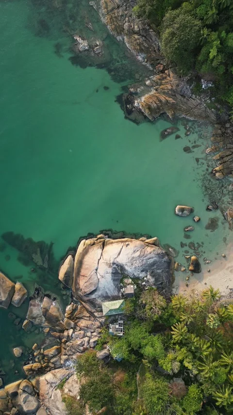 Aerial Top Down View of Tropical Beach with Rocks and Hut in Koh Phangan, Stock Footage 335814377