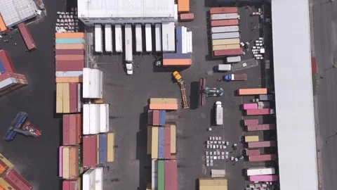 Aerial top down view of trucks loading containers at Port of Veracruz, Mexico Vídeos de archivo 345102712