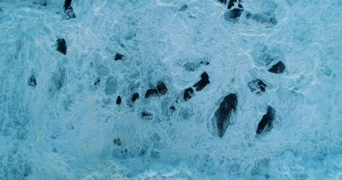 Aerial Top Down View Of Turquoise Sea Foam. 스톡 동영상 322640291