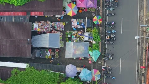 Aerial top down view of ubud market traffic in bali Stock Footage 327815103
