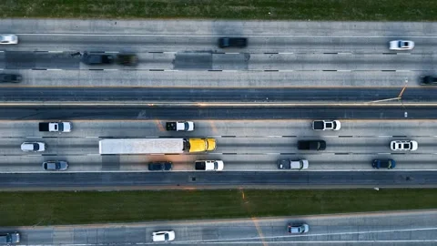 Aerial top down view of yellow semi truck and other vehicles moving slowly .. Video stock 326023527