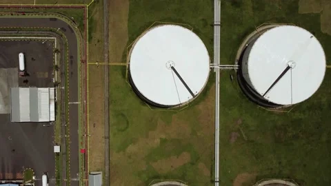 Aerial top down of white big tanks in a petrochemical petroleum refinery Video stock 147903288