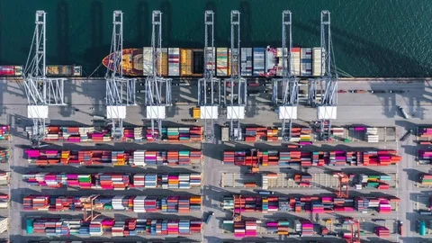 Aerial top view 4K Time lapse of container cargo ship in import export. Vidéo 106107516