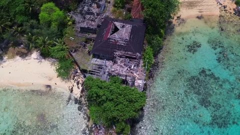 Aerial Top View of Abandoned Beach Resort on Tropical Island in Indonesia Vídeos de archivo 345979649