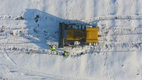 Aerial top view of a group of power lineman operates with caterpillar tractor Vídeos de archivo 103096871