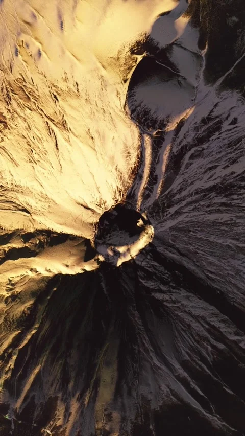 Aerial top view of Mount Fuji in Japan at sunset 库存影片 283142074