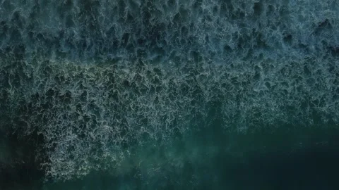 Aerial top view of powerful dark ocean waves crashing with white foam Video stock 305664341