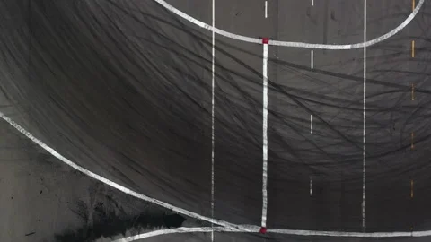 Aerial top view professional driver drifting car on asphalt road track. Vidéo 133973480