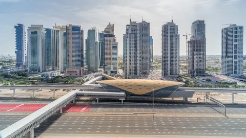 Aerial top view to Sheikh Zayed road from Dubai Marina with JLT skyscrapers Stockbeeldmateriaal 117251008