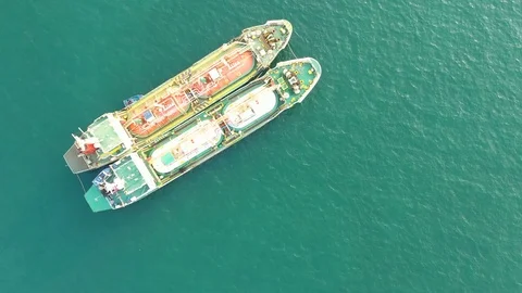 Aerial top view of the ship carrying the lpg and oil tanker in the sea port Видео 125680947
