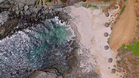 Aerial Tops down coaste of Punta Pite Beach in Valparaiso Chile, travel scenic Stockbeeldmateriaal 333481283