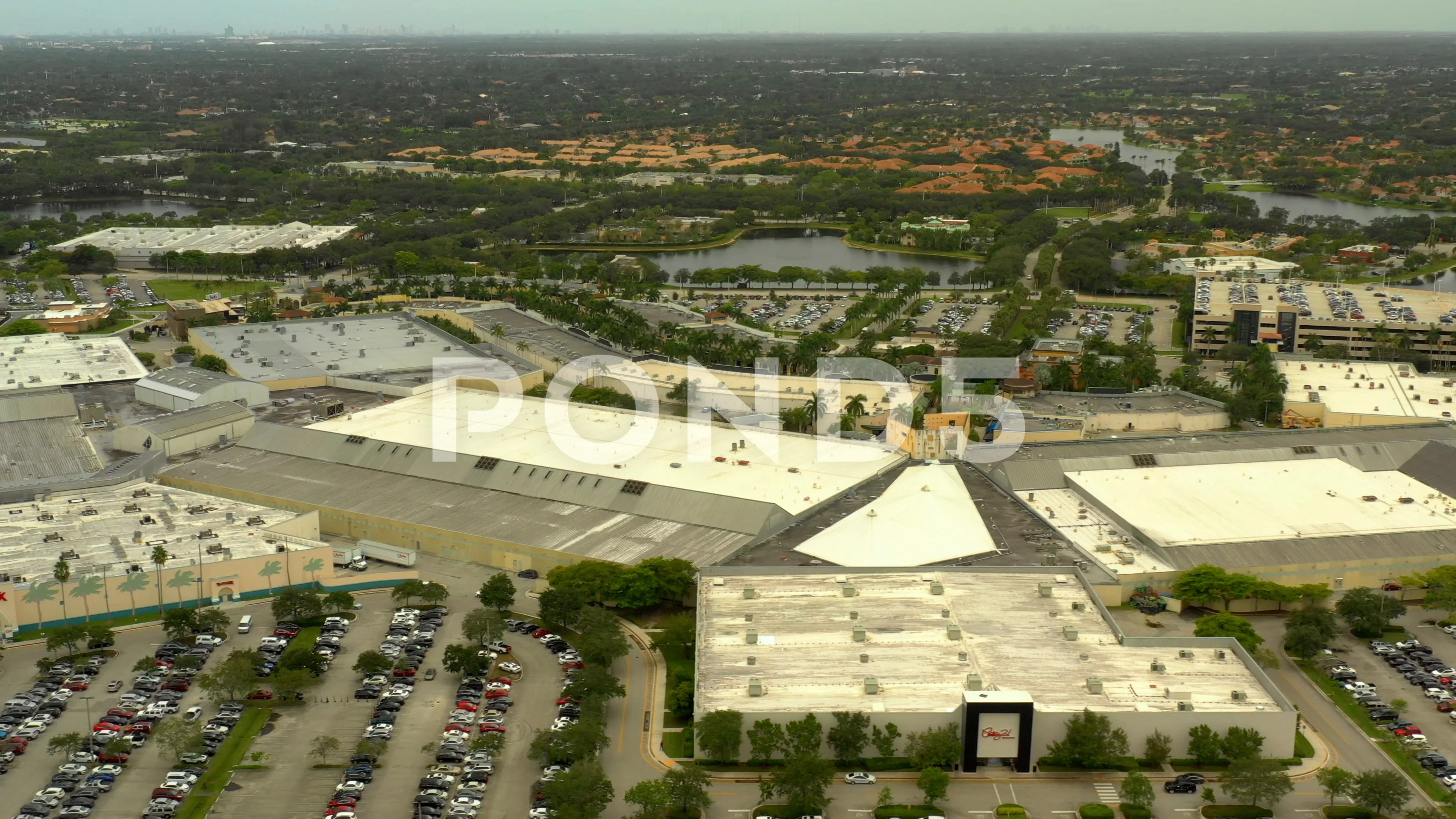 Aerial tour Sawgrass Mills Outlet Mall, Stock Video