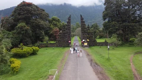 Aerial, tourists lined up in a queue, couple posing for an instagram photo Stock Footage 240994423