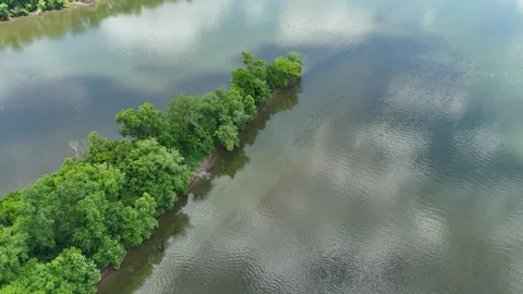 Aerial Tracking Drone Shot Over Potomac River, Loudoun County Vidéo 342130436