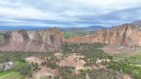 Aerial Tracking Shot of Smith Rock State Park's Dramatic Rock Formations Stock Footage 280140110