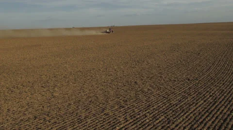 Aerial - Tractor seeding spring wheat Stockbeeldmateriaal 22490002