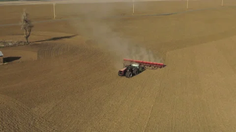 Aerial - Tractor seeding spring wheat Video stock 32256238